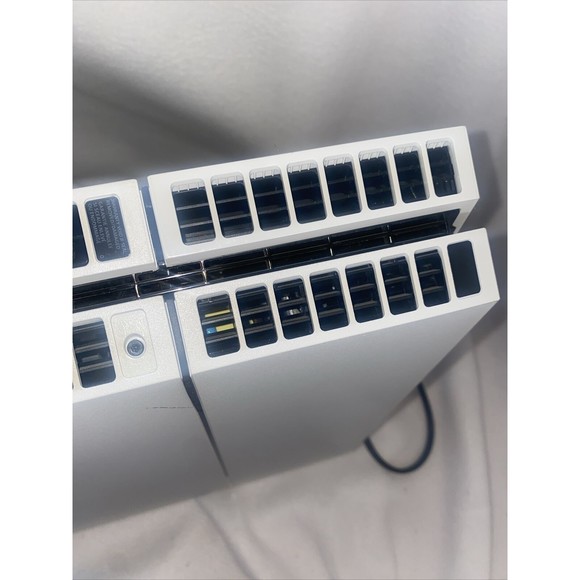 Sony PS4 Console with Controller - White - Picture 10 of 12
